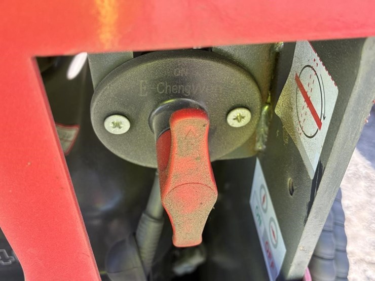 2026-agt-yszt14-skid-steer-loader-image-11