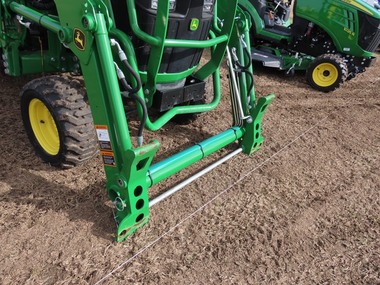 2023-john-deere-1025r-image-3