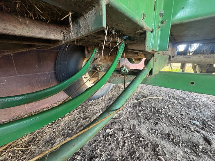 john-deere-336-image-36