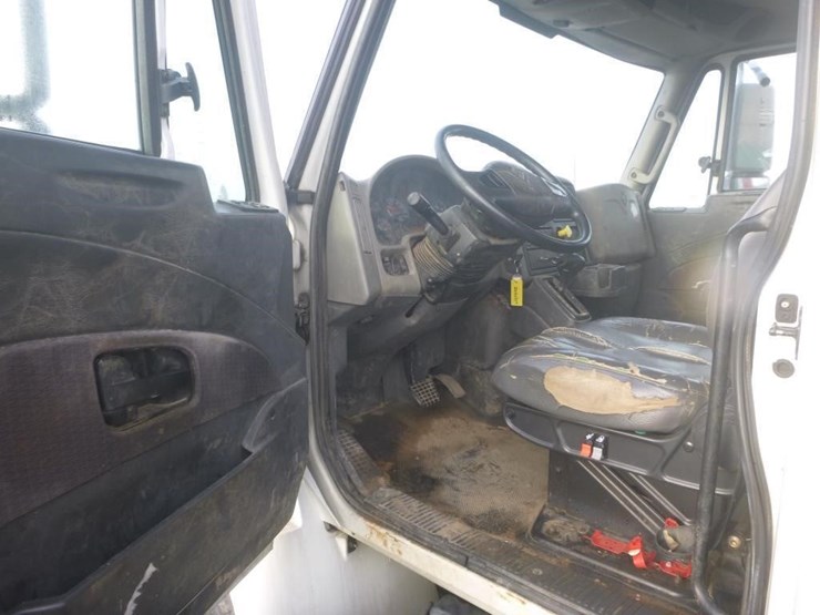 2015-international-durastar-4300-image-15