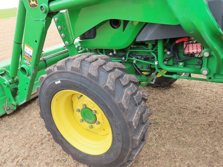 2019-john-deere-4044m-image-13