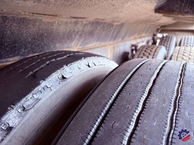 2016-kenworth-t800-image-35