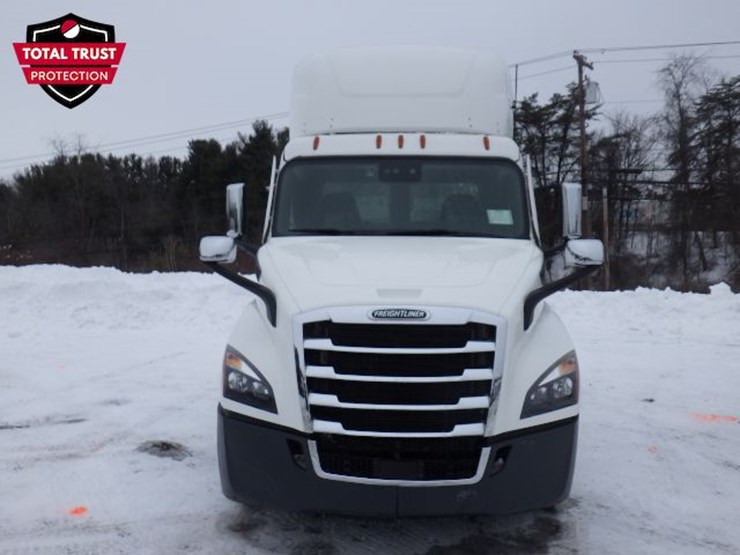 2021-freightliner-cascadia-116-image-2
