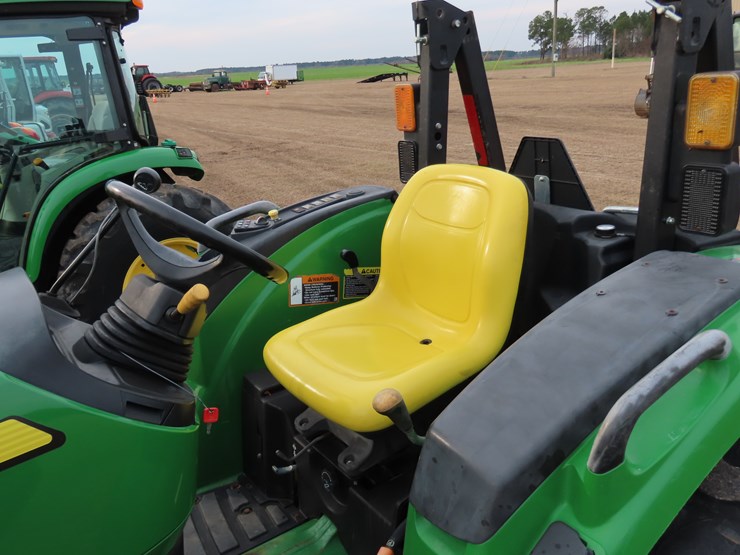2019-john-deere-4044m-image-15