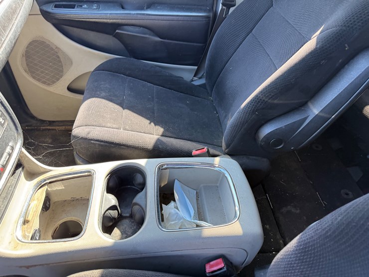 2014-dodge-grand-caravan-image-15