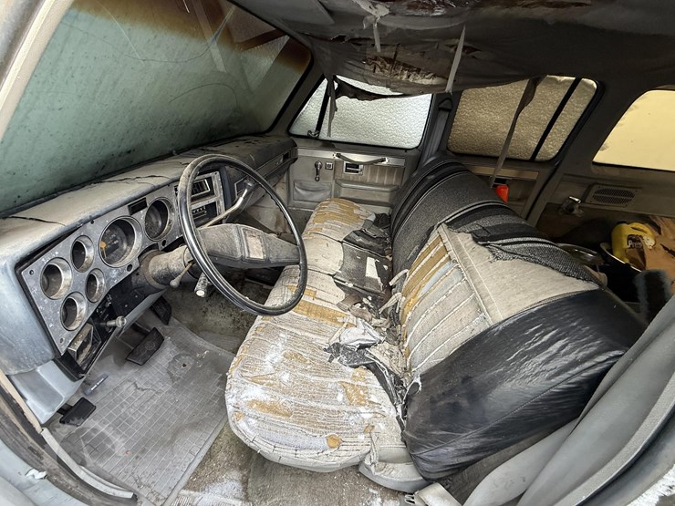 1983-chevrolet-suburban-image-22