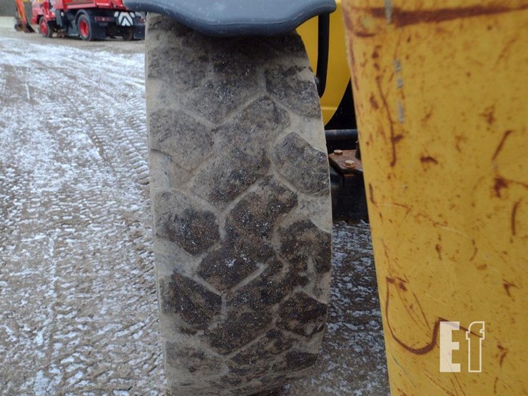 2015-caterpillar-tl1055c-image-19