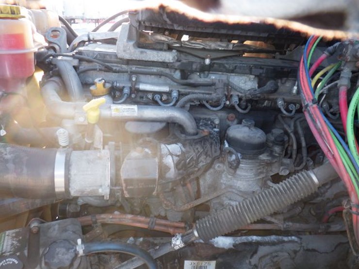 2018-freightliner-cascadia-126-image-18