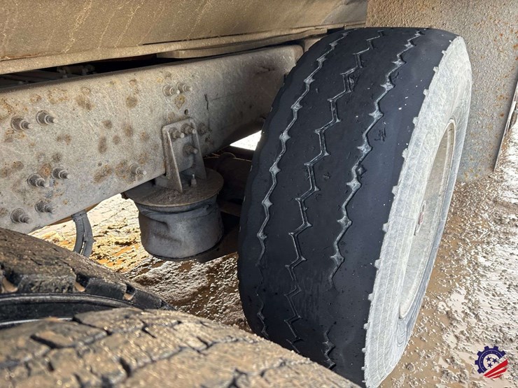 2017-mack-granite-gu713-image-28