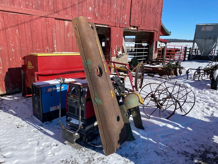 oliver-70--standard-gas-tractor-with-sheet-metal-image-28