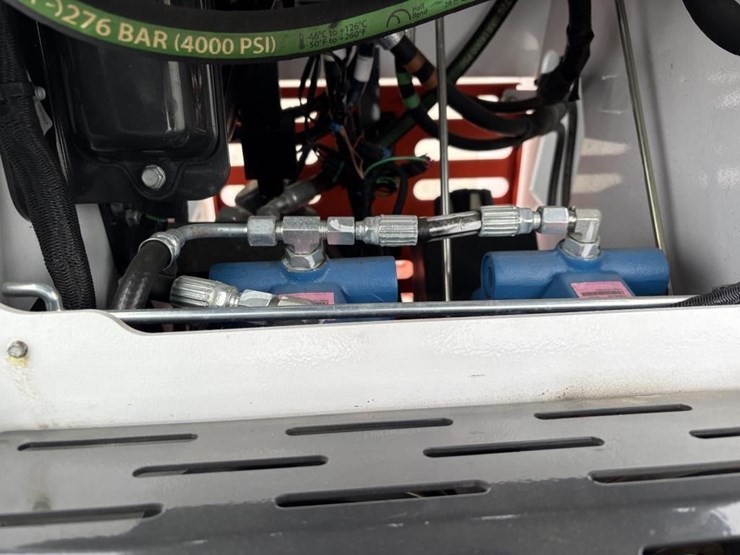 2025-bobcat-mt100-image-21