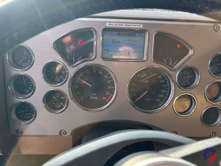 2017-mack-granite-gu713-image-63