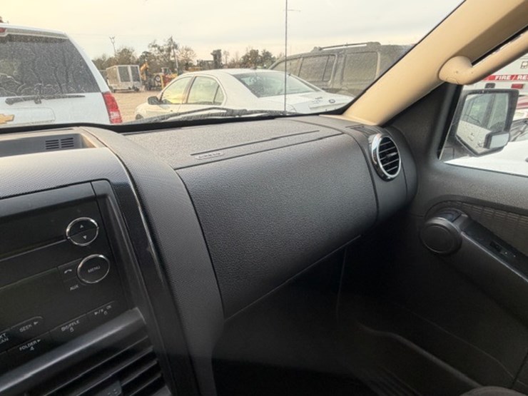 2011-ford-explorer-image-41