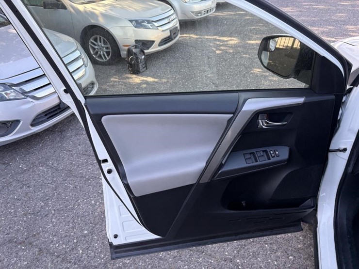 2018-toyota-rav4-image-10