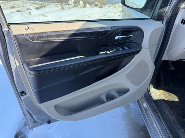 2014-dodge-grand-caravan-image-7