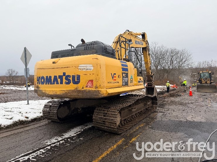 2016-komatsu-pc210-lc-11-image-5