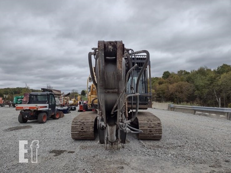 2015-volvo-ec220e-lr-image-2