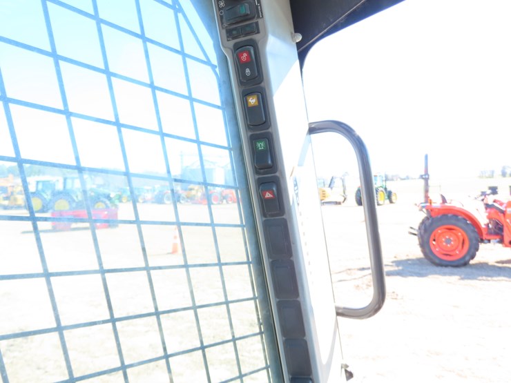 2020-new-holland-c232-image-16