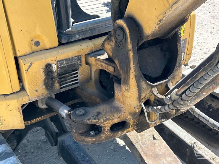 2015-caterpillar-303-image-13