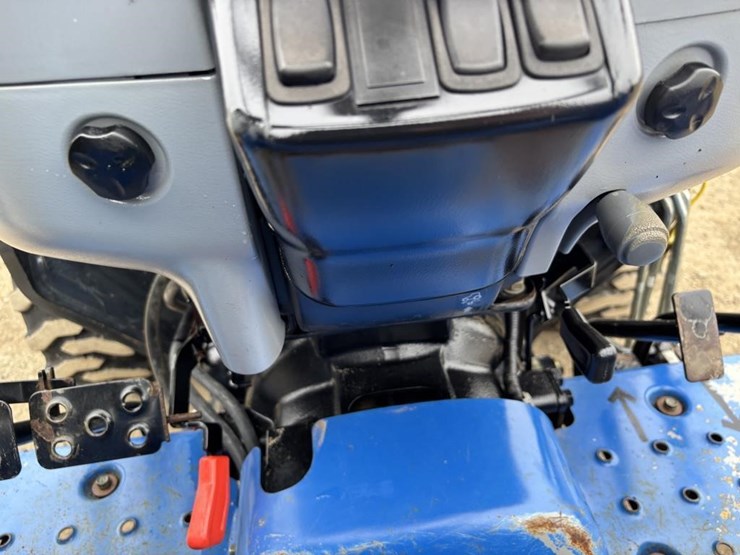 2017-new-holland-workmaster-40-image-35