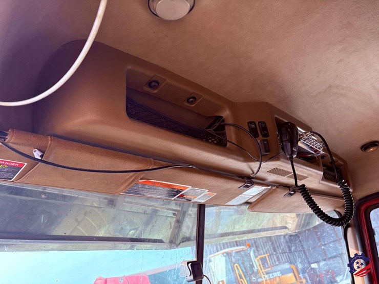 2017-mack-granite-gu713-image-57