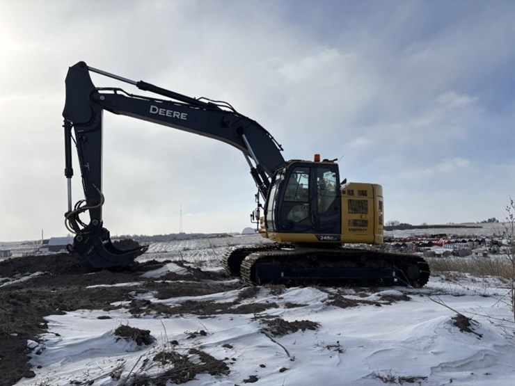 deere-245g-lc-image-1