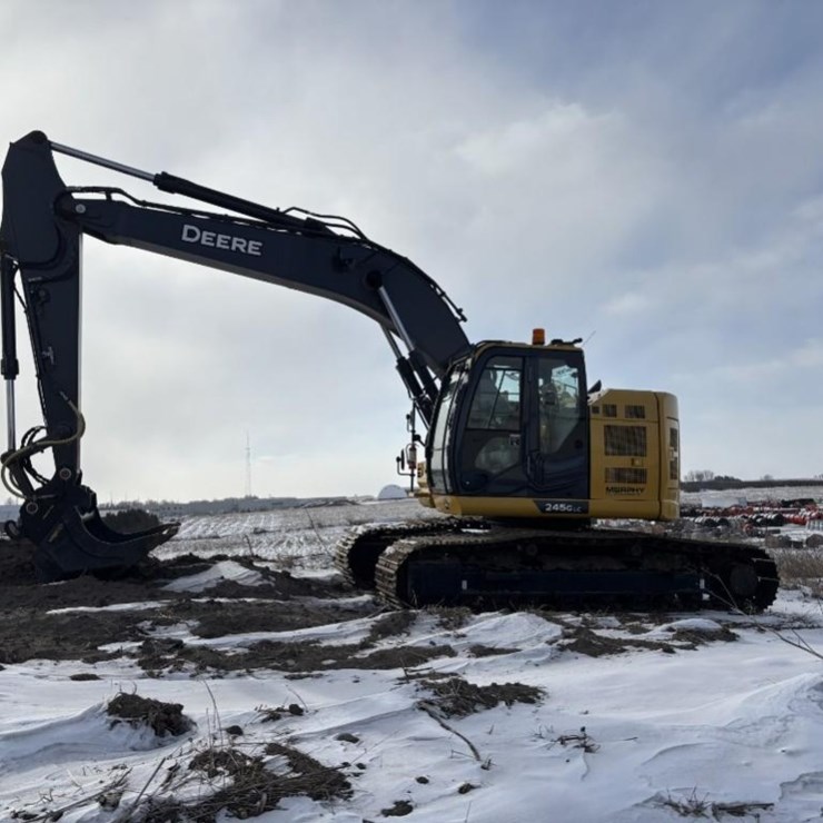 DEERE 245G LC