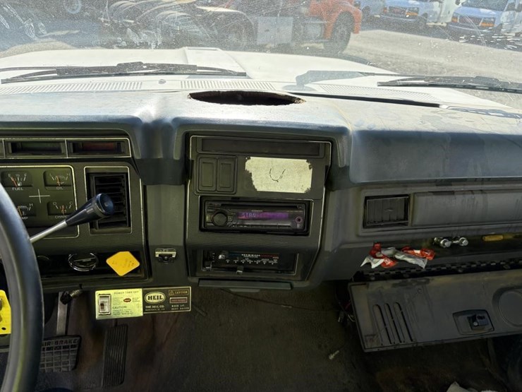 1993-ford-f700-image-11