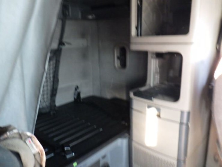 2017-freightliner-cascadia-125-image-5