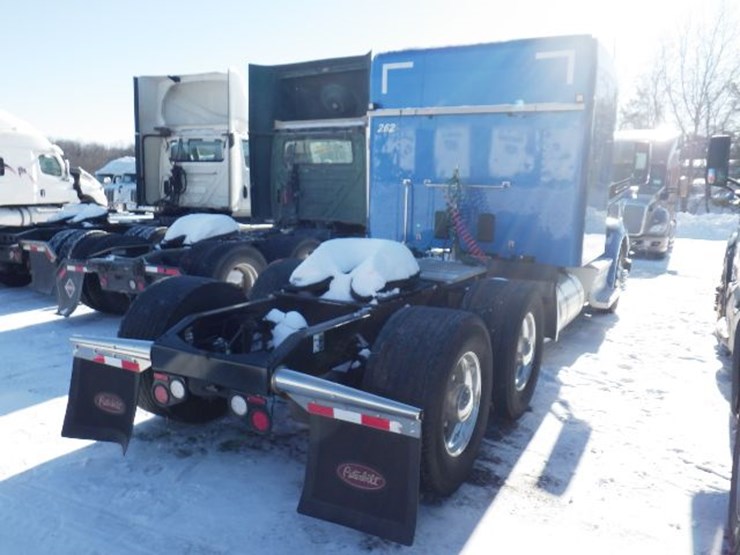 2019-peterbilt-579-image-10
