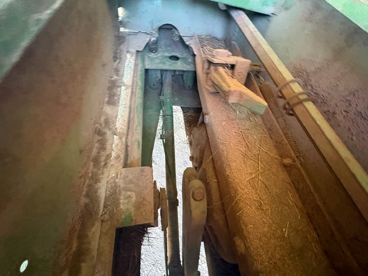 john-deere-336-image-17