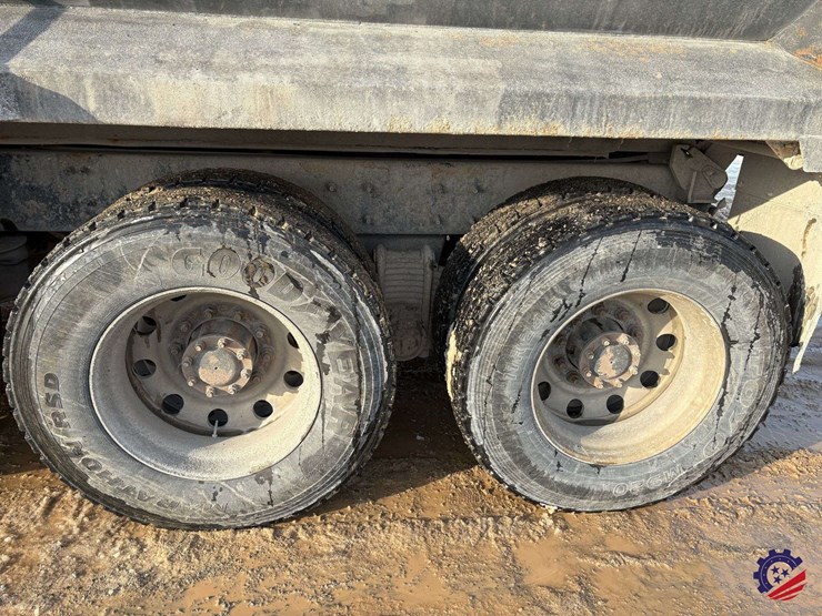 2017-mack-granite-gu713-image-12