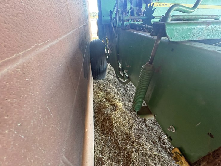 john-deere-336-image-7