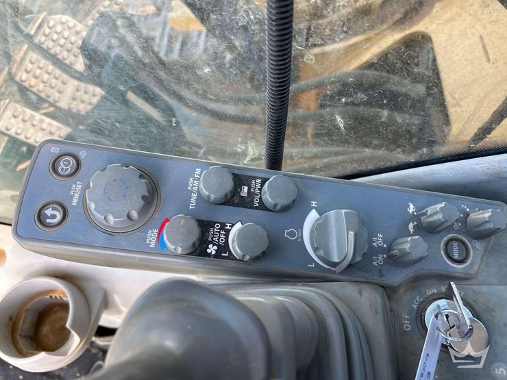 2013-deere-210g-image-15