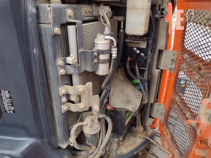 2014-hitachi-zx35u-image-44