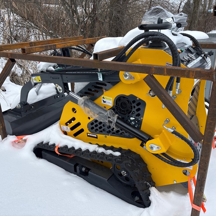 #4115 • D1g. NEW SD LANCH SDLL60 MINI SKIDSTEER