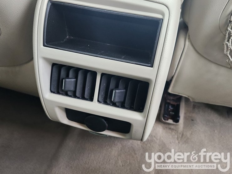 2011-cadillac-srx-image-31