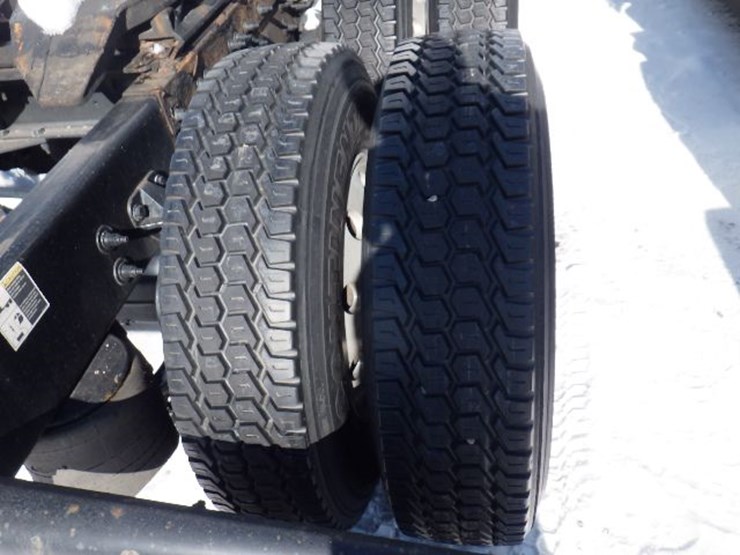 2021-peterbilt-579-image-10