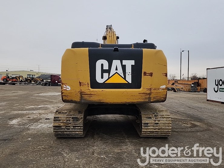 2016-caterpillar-320fl-image-4