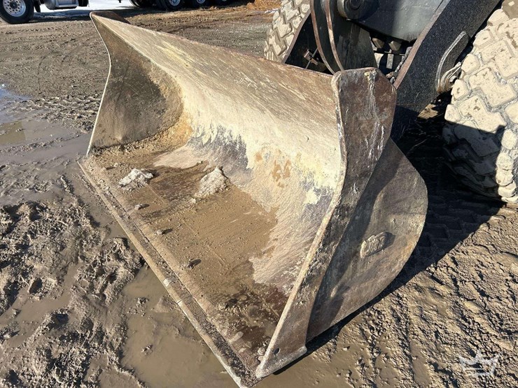 2013-komatsu-wa320-image-19