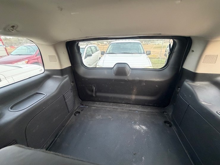 2012-chevrolet-tahoe-image-28