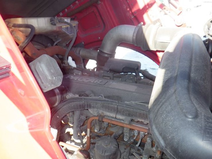 2015-peterbilt-389-image-23