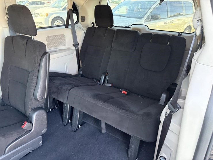 2014-dodge-grand-caravan-image-18