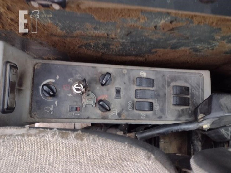 2005-gradall-xl3300-image-10