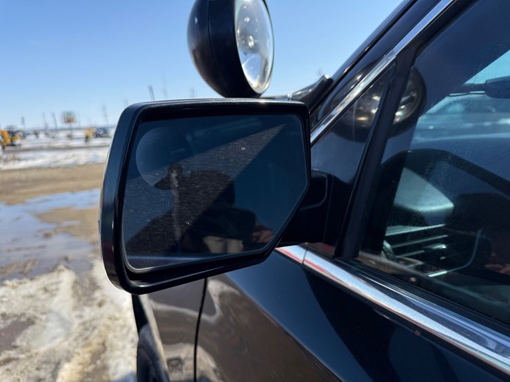 2015-chevrolet-tahoe-image-23