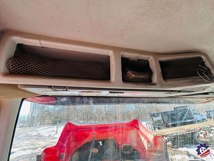 2011-volvo-truck-vhd-tri-axle-dump-truck-image-84