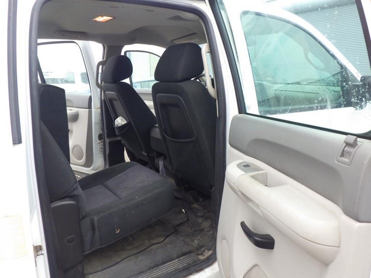 2014-chevrolet-3500hd-image-8