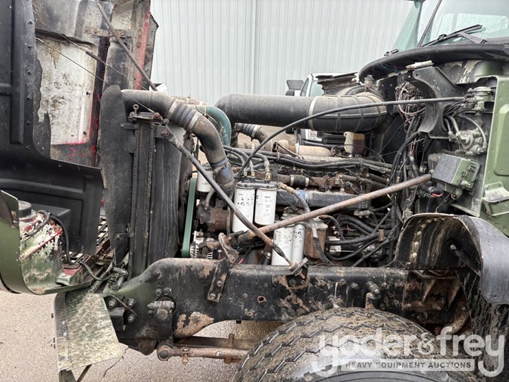 1999-mack-cl700-image-13