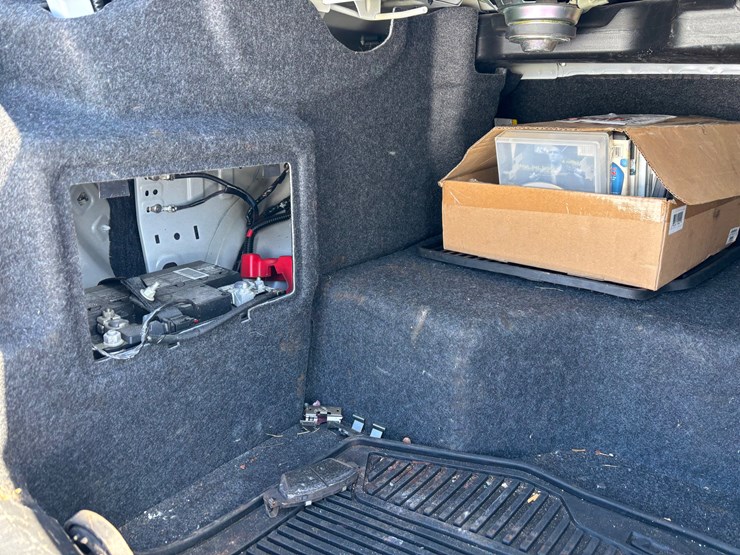 #1119-•-2016-ford-fusion-hybrid-passenger-car-image-14