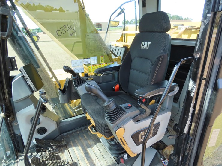 2018-caterpillar-320-image-18